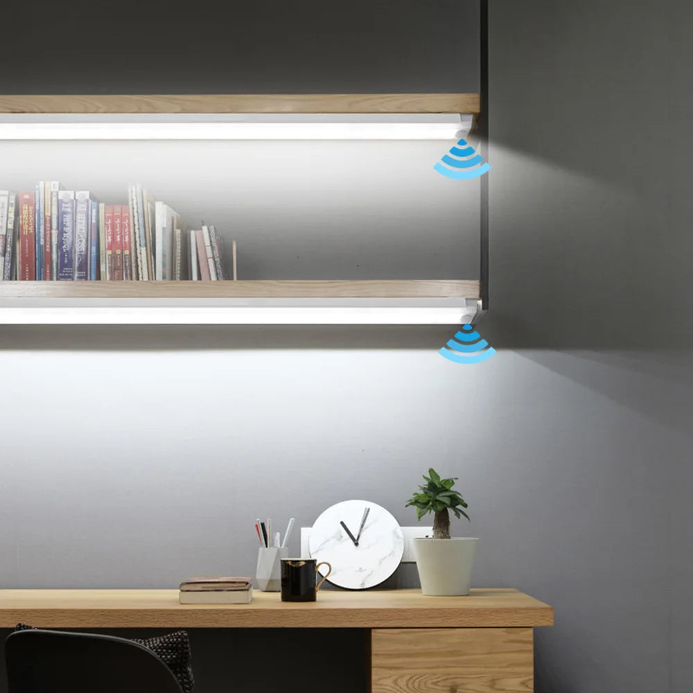 Luz LED con sensor de movimiento recargable USB-C — para armario, cocina y pasillo