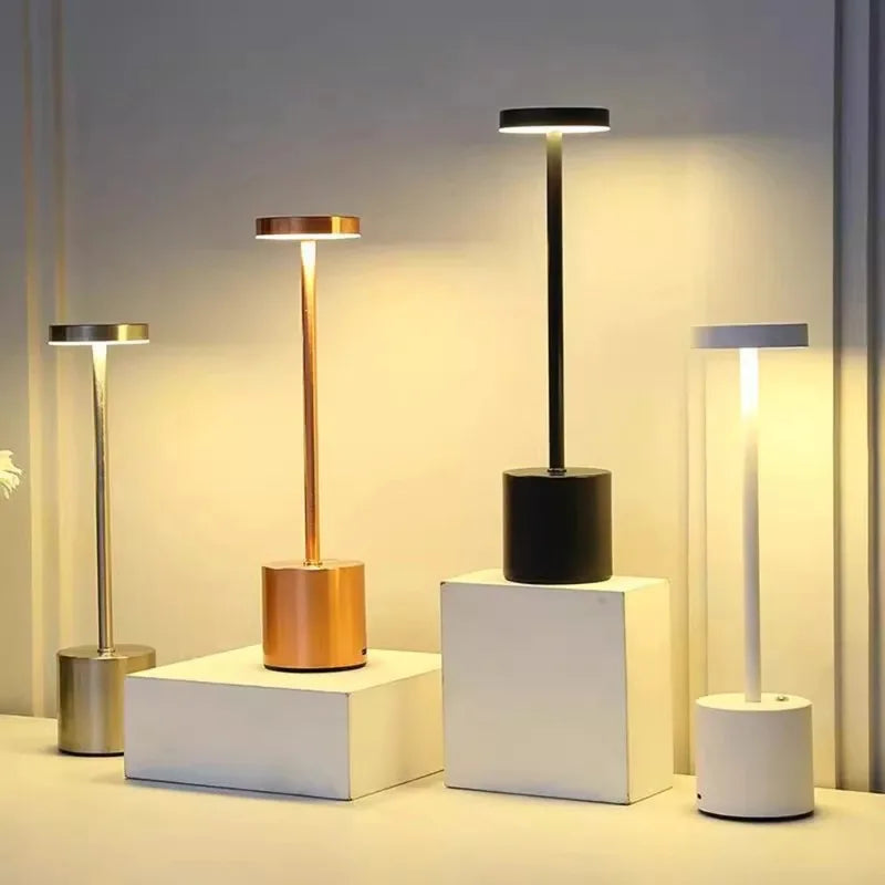 Lámpara de mesa LED portátil recargable — táctil, 3 colores y brillo ajustable