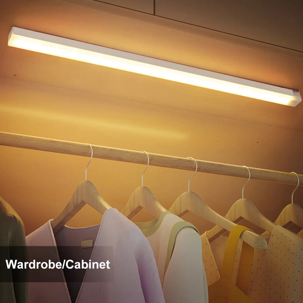 Luz LED con sensor de movimiento recargable USB-C — para armario, cocina y pasillo