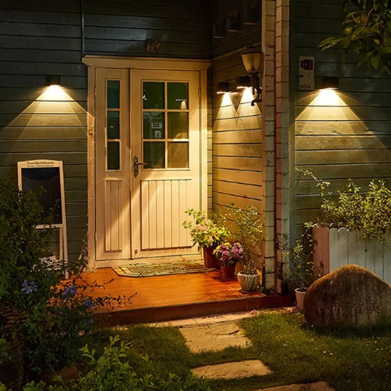 Lámpara solar LED exterior cuadrada IP65 — sensor automático para patio, balcón y jardín